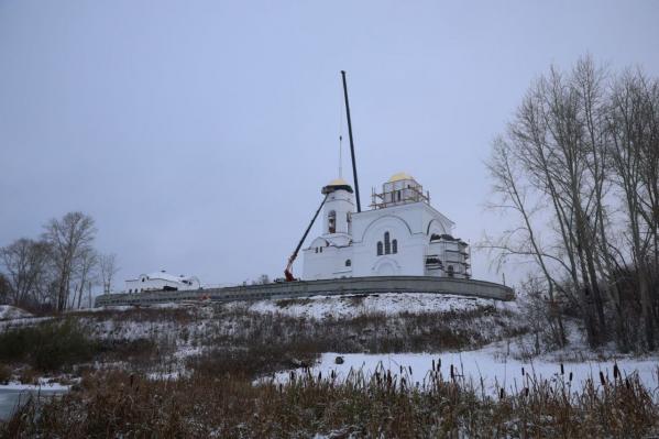 В Алапаевске освятили купола и кресты Александра Невского - Фото 7