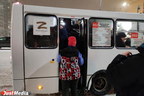 «Не смогла влезть в первые пять». Жительница ВИЗа пожаловались на работу автобусов - Фото 3