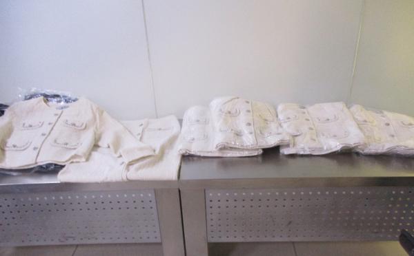 Екатеринбурженка прилетела из Стамбула и привезла с собой 105 кг одежды и обуви - Фото 2