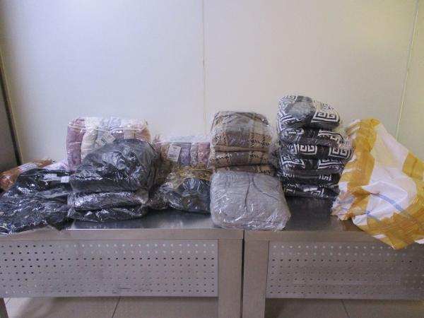 Екатеринбурженка прилетела из Стамбула и привезла с собой 105 кг одежды и обуви - Фото 3