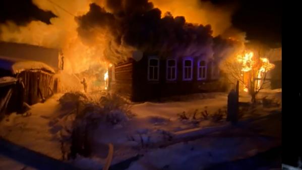  Свердловчанин спас из горящего дома 93-летнюю женщину - Фото 3