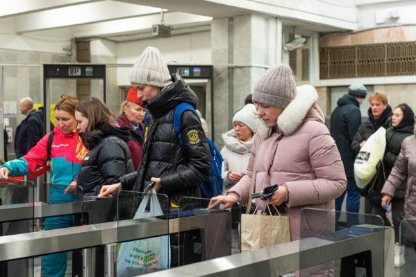 В метро Екатеринбурга при поддержке Сбербанка начали работать смарт-турникеты - Фото 2