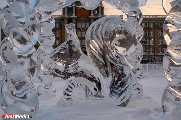 В Екатеринбурге открыли ледовый городок - Фото 5