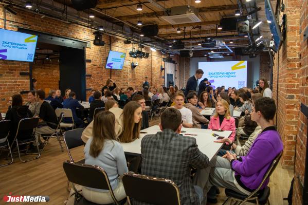 Молодежь Екатеринбурга выбрала, что положит в капсулу времени - Фото 7