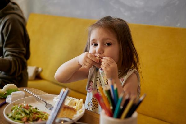 В самом центре Екатеринбурга открылась новая семейная кофейня с игровой комнатой - Фото 5