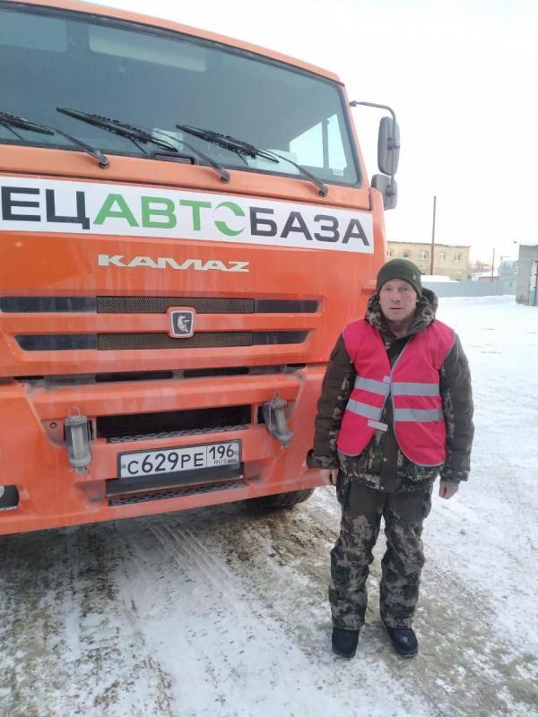 На Урале экипаж мусоровоза спас людей из пожара. Сотрудников представят к наградам - Фото 4