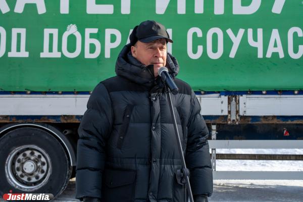 Две двадцатитонные фуры с гуманитарной помощью отправились из Екатеринбурга на СВО - Фото 4