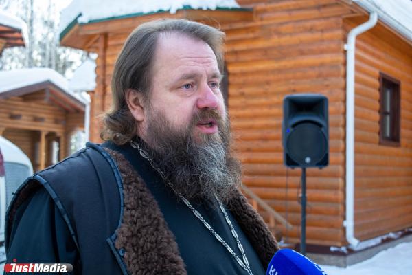 Две двадцатитонные фуры с гуманитарной помощью отправились из Екатеринбурга на СВО - Фото 5