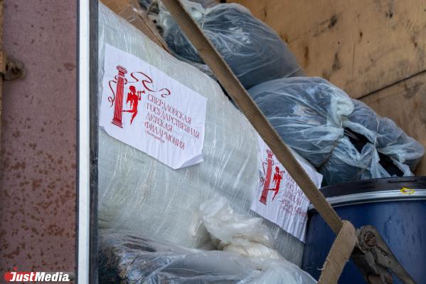 Две двадцатитонные фуры с гуманитарной помощью отправились из Екатеринбурга на СВО - Фото 7