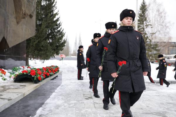 В Екатеринбурге почтили память легендарного разведчика Николая Кузнецова - Фото 4