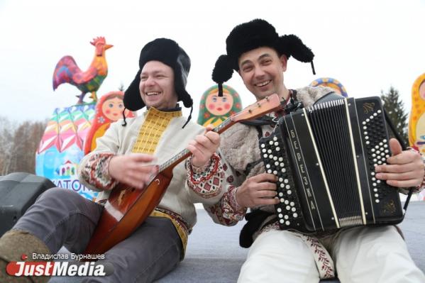 Блины, гулянья и сжигание чучела: в России начали отмечать Масленицу или Сырную седмицу - Фото 3