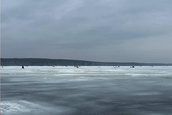 Рыбаки из Екатеринбурга ушли под лед на Белоярском водохранилище - Фото 2