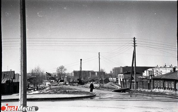 «По колено опускаешься в грязь». Где были весенние «моря» и «каша» под ногами в дореволюционном Екатеринбурге и Свердловске - Фото 18