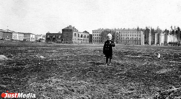 «По колено опускаешься в грязь». Где были весенние «моря» и «каша» под ногами в дореволюционном Екатеринбурге и Свердловске - Фото 19