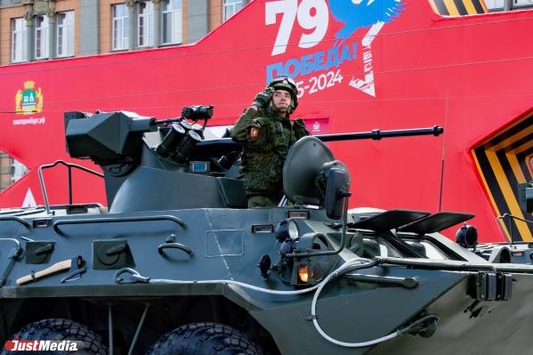 В Екатеринбурге состоялся парад в честь Дня Победы - Фото 5