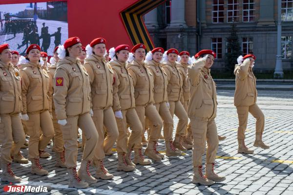 В Екатеринбурге состоялся парад в честь Дня Победы - Фото 16