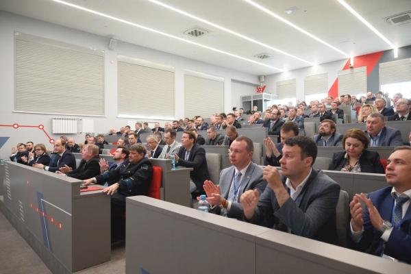 В Екатеринбурге эксперты обсуждают развитие высокоскоростного рельсового транспорта в России  - Фото 2