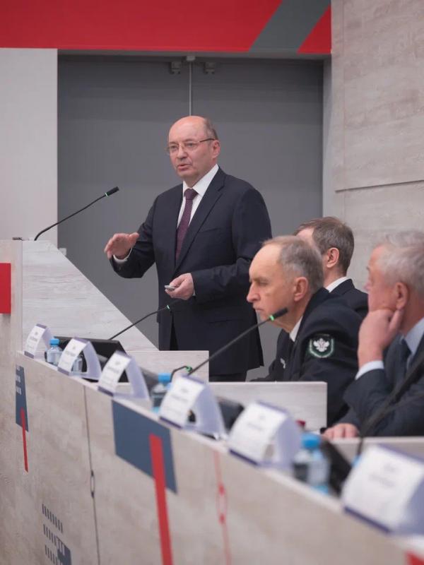 В Екатеринбурге эксперты обсуждают развитие высокоскоростного рельсового транспорта в России  - Фото 4