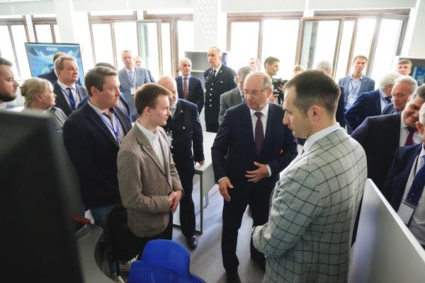 В Екатеринбурге эксперты обсуждают развитие высокоскоростного рельсового транспорта в России  - Фото 6