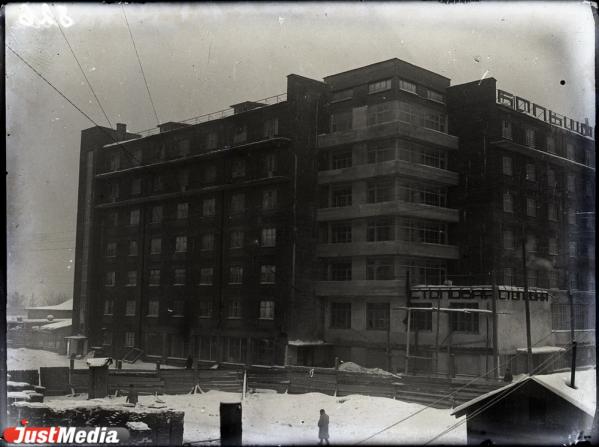 Центром площади Парижской Коммуны должна была стать 46-этажная высотка Дома промышленности - Фото 5