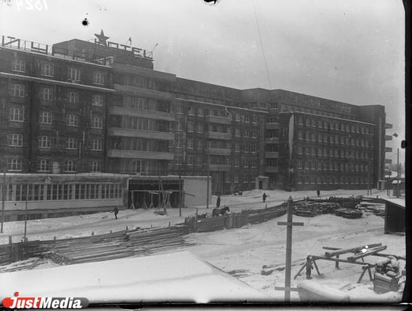 Центром площади Парижской Коммуны должна была стать 46-этажная высотка Дома промышленности - Фото 7