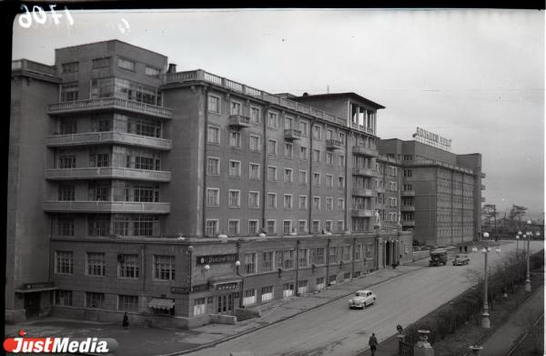 Центром площади Парижской Коммуны должна была стать 46-этажная высотка Дома промышленности - Фото 8