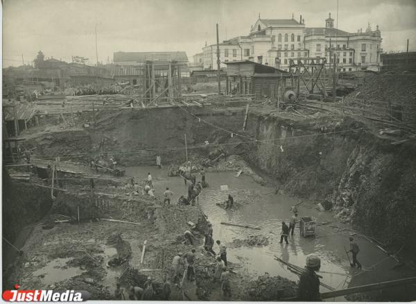 Центром площади Парижской Коммуны должна была стать 46-этажная высотка Дома промышленности - Фото 10