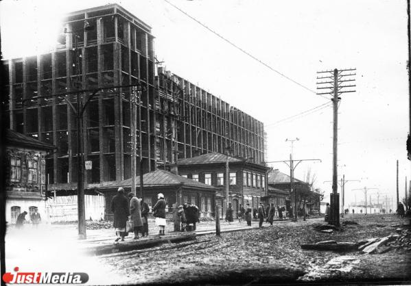 Центром площади Парижской Коммуны должна была стать 46-этажная высотка Дома промышленности - Фото 12