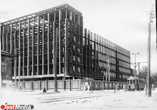 Центром площади Парижской Коммуны должна была стать 46-этажная высотка Дома промышленности - Фото 11