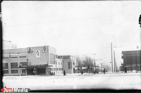 Центром площади Парижской Коммуны должна была стать 46-этажная высотка Дома промышленности - Фото 14