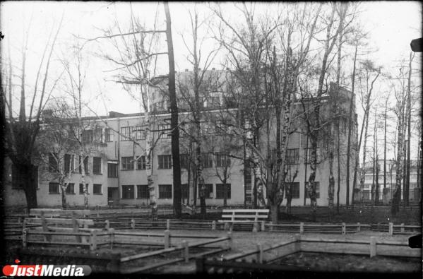 Центром площади Парижской Коммуны должна была стать 46-этажная высотка Дома промышленности - Фото 16