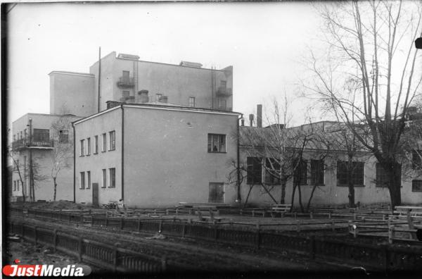 Центром площади Парижской Коммуны должна была стать 46-этажная высотка Дома промышленности - Фото 17