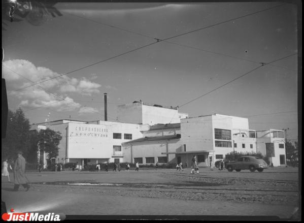 Центром площади Парижской Коммуны должна была стать 46-этажная высотка Дома промышленности - Фото 19
