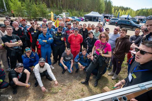 «Моя коллекция стоит дорого и не в рублях». Екатеринбурженка Анна Холод владеет винтажным бутиком и дрифтует на старых авто - Фото 17