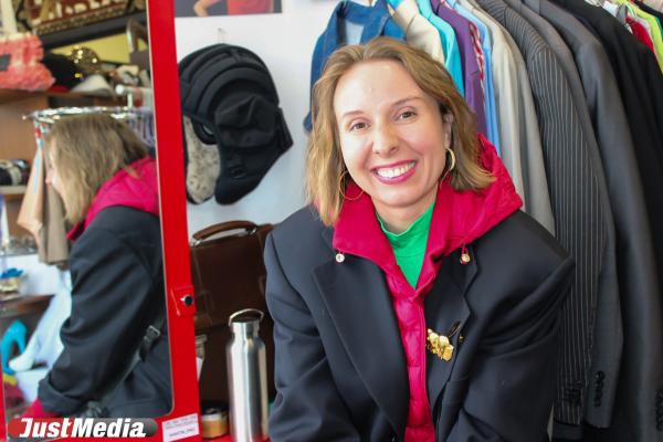 «Моя коллекция стоит дорого и не в рублях». Екатеринбурженка Анна Холод владеет винтажным бутиком и дрифтует на старых авто - Фото 18