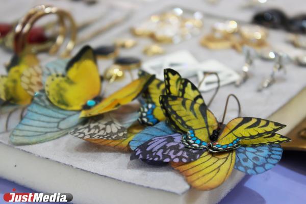 «Моя коллекция стоит дорого и не в рублях». Екатеринбурженка Анна Холод владеет винтажным бутиком и дрифтует на старых авто - Фото 21