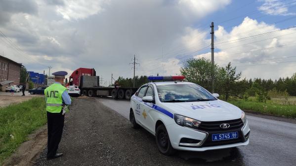 В Свердловской области в страшной аварии с грузовиком пострадала 17-летняя мама и ее трехмесячный малыш - Фото 2