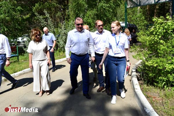 Мэр Екатеринбурга Алексей Орлов проинспектировал детский лагерь «Уральские самоцветы» - Фото 2
