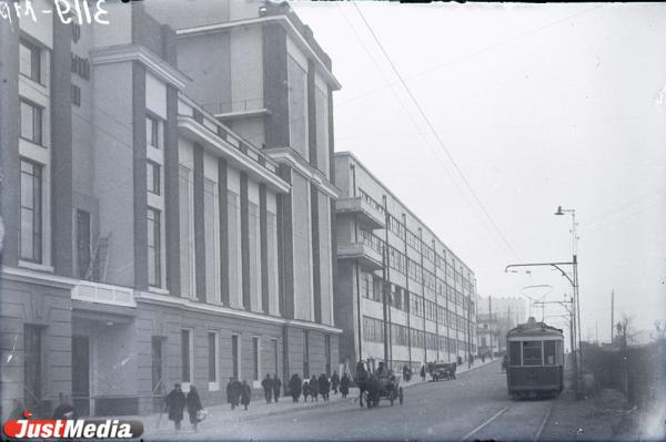 «Отремонтировали 16 развалин и начали закатывать дороги в асфальт» О работе троллейбуса в послевоенном Свердловске в СПЕЦПРОЕКТе «Е-транспорт» - Фото 9