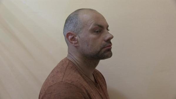  В Екатеринбурге задержали лжеэлектрика, который, угрожая ножом, похищал деньги у пенсионеров - Фото 2