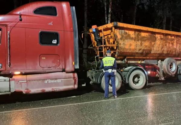 Водитель автобуса пострадал в ДТП с грузовиком в Первоуральске - Фото 2