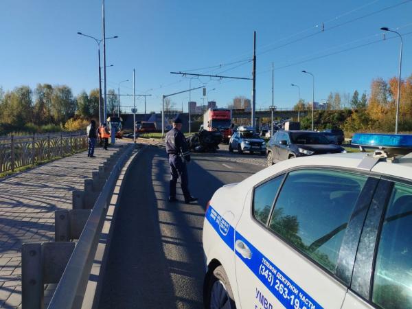 В Екатеринбурге перевернулась иномарка с мамой и тремя детьми - Фото 2