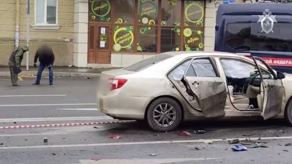 В центре Луганска из-за взрыва машины погиб мужчина - Фото 3