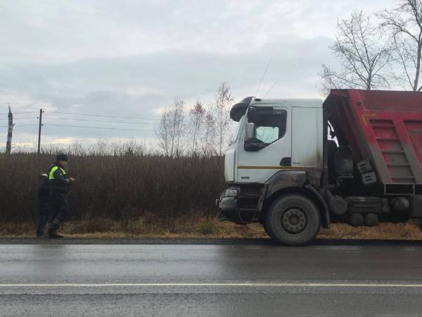 У Заречного, влетев в двигавшийся впереди самосвал, погиб водитель грузовика - Фото 2