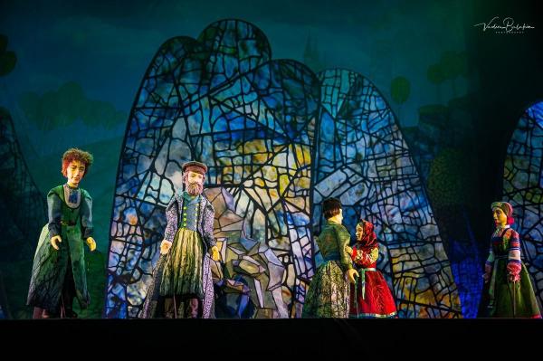 От «Таюткиного зеркальца» через «Кота в молоке» к «Петрушке». Куда сходить с ребенком на елку в Екатеринбурге - Фото 4