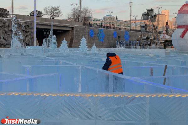 Завтра свои двери открывает ледовый городок в Историческом сквере Екатеринбурга - Фото 6
