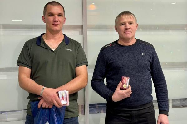 Сотрудники «Спецавтобазы», спасшие людей на пожаре, получили награды от МЧС - Фото 2