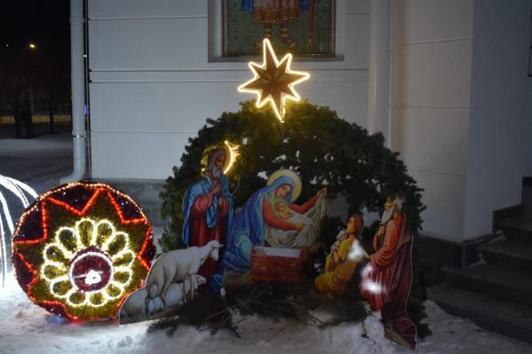 Тысячи подарков для детей и украшение Часовни святой Екатерины: столица Урала встречает Рождество - Фото 3