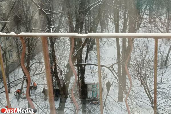 В Екатеринбурге жители четырех домов на Ленина из-за аварии остались без холодной и горячей воды - Фото 2