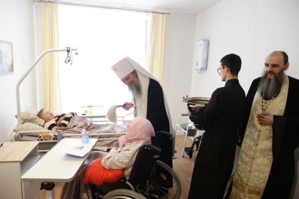 Митрополит Евгений освятил Свято-Елисаветинскую обитель милосердия, где ухаживают за неизлечимо больными - Фото 3